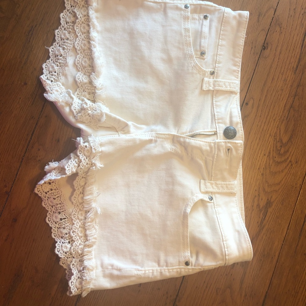 Cream colored denim shorts- Daytrip- 29